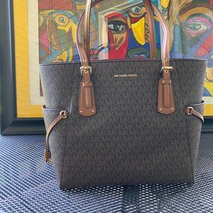 MICHAEL Michael Kors - Voyager Womens Signature Logo Tote Handbag